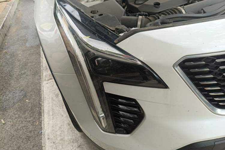 Used Cadillac XT4 2020 Revised Version 28T Two-Wheel Drive Leading Edition Right Front Headlight