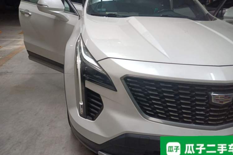 Used Cadillac XT4 2020 Revised Version 28T Two-Wheel Drive Leading Edition Right Front Headlight
