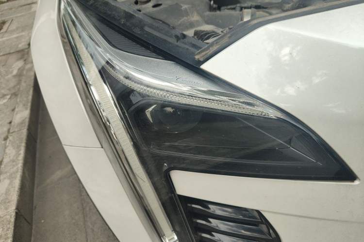 Used Cadillac XT4 2020 28T Two-Wheel-Drive Leading Version Right Front Headlight