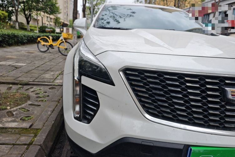 Used Cadillac XT4 2020 Revised Version 28T Two-Wheel Drive Tech Edition Right Front Headlight