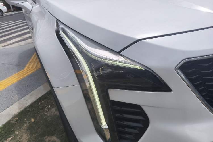 Used Cadillac XT4 2020 28T Four-Wheel Drive Leading Edition Right Front Headlight