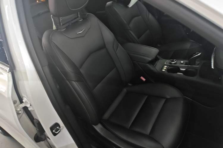 Used Cadillac XT4 2020 28T Two-Wheel-Drive Leading Version Right Front Seat