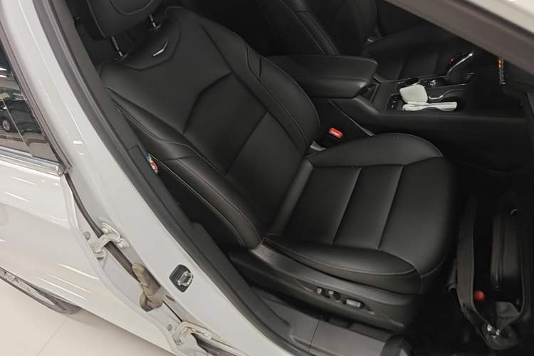 Used Cadillac XT4 2020 Revised Version 28T Two-Wheel Drive Leading Edition Right Front Seat