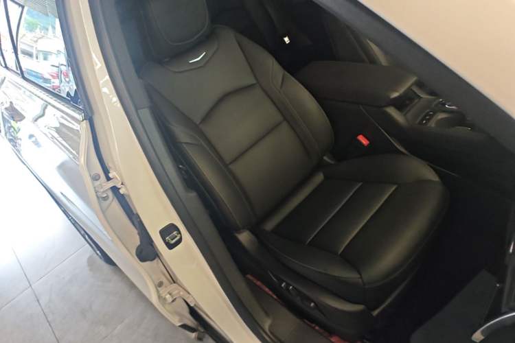 Used Cadillac XT4 2020 Revised Version 28T Two-Wheel Drive Leading Edition Right Front Seat