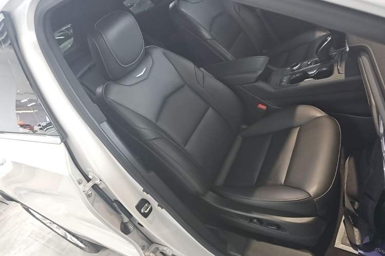 Used Cadillac XT4 2020 Revised Version 28T Two-Wheel Drive Leading Edition Right Front Seat