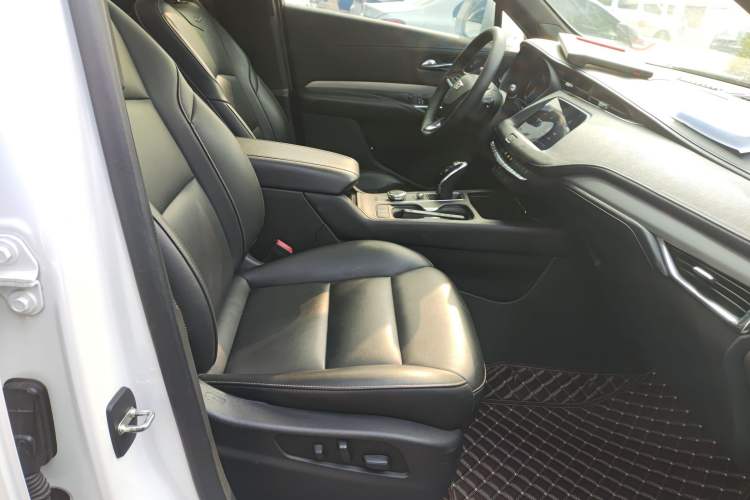 Used Cadillac XT4 2020 28T Two-Wheel-Drive Leading Version Right Front Seat