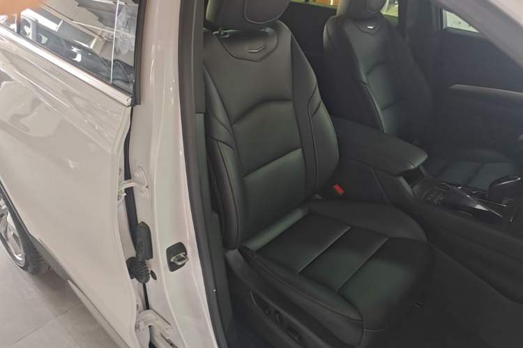 Used Cadillac XT4 2020 Revised Version 28T Two-Wheel Drive Leading Edition Right Front Seat