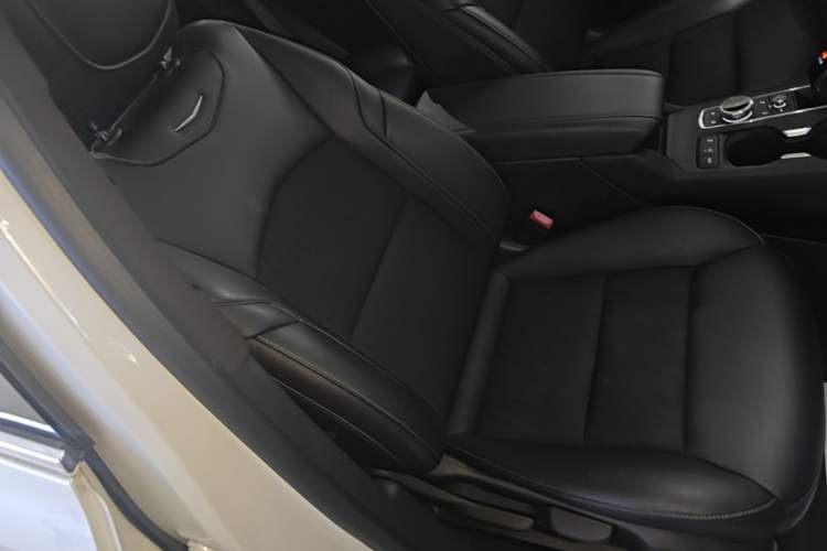Used Cadillac XT4 2020 Revised Version 28T Two-Wheel Drive Tech Edition Right Front Seat