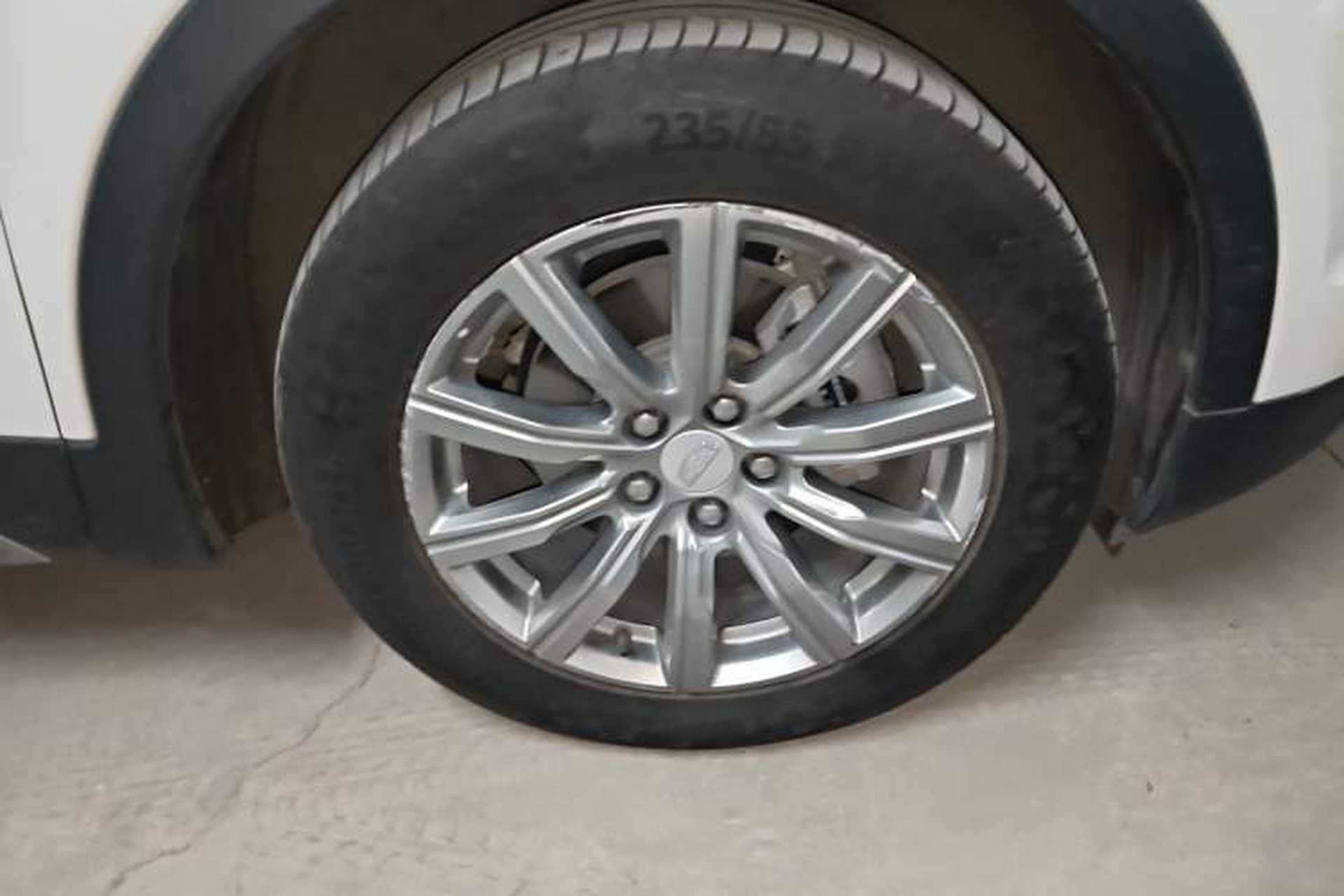 Used Cadillac XT4 2020 Revised Version 28T Two-Wheel Drive Luxury Edition Right Front Wheel Hub