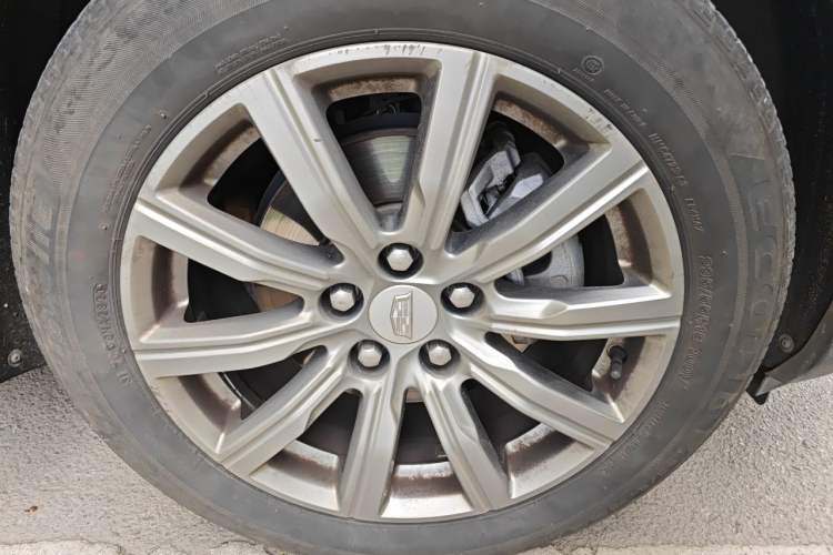 Used Cadillac XT4 2020 28T Two-Wheel-Drive Luxury Version Right Front Wheel Hub