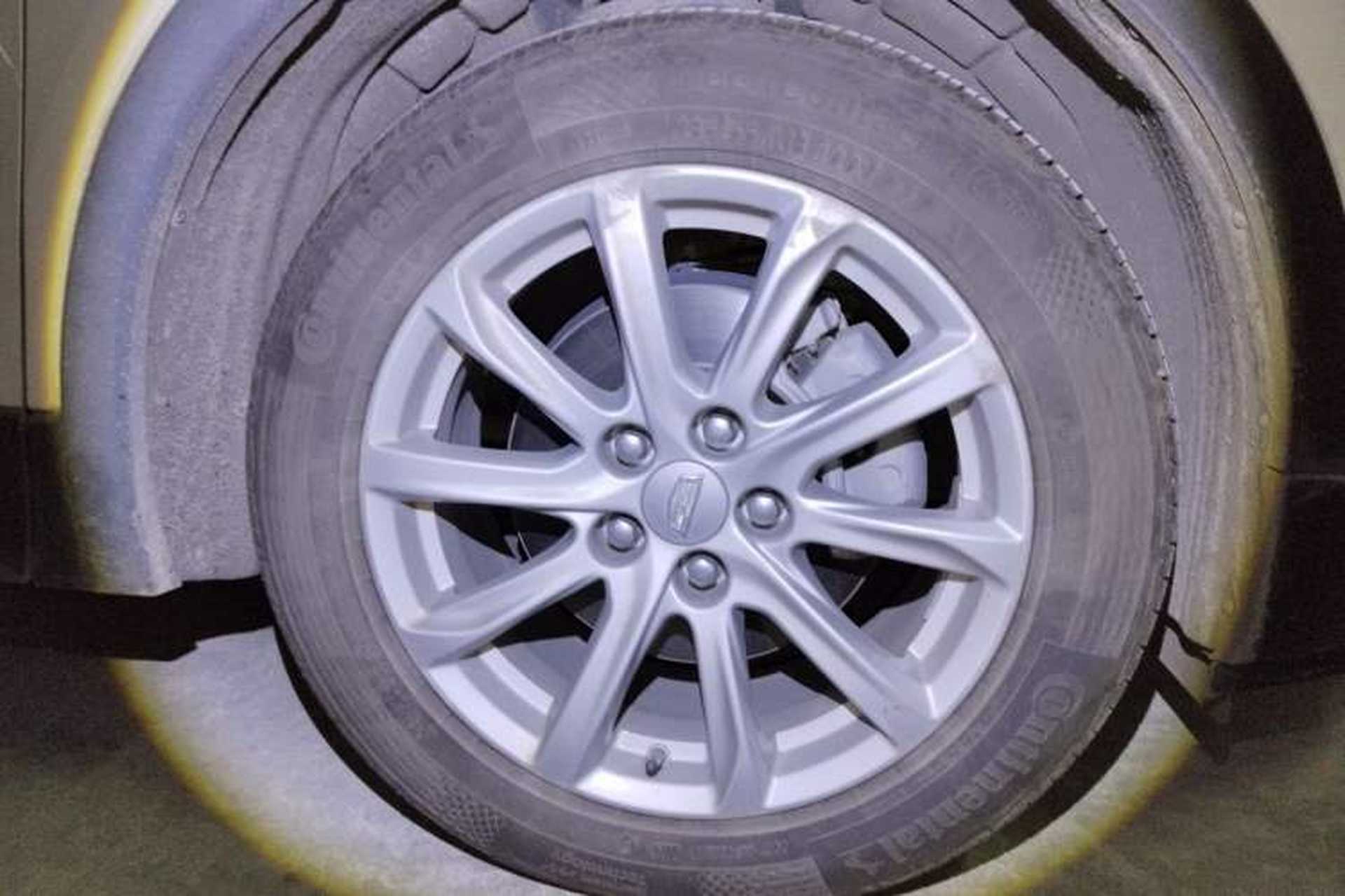 Used Cadillac XT4 2020 Revised Version 28T Two-Wheel Drive Tech Edition Right Front Wheel Hub