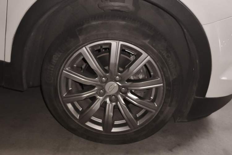 Used Cadillac XT4 2020 28T Two-Wheel-Drive Leading Version Right Front Wheel Hub