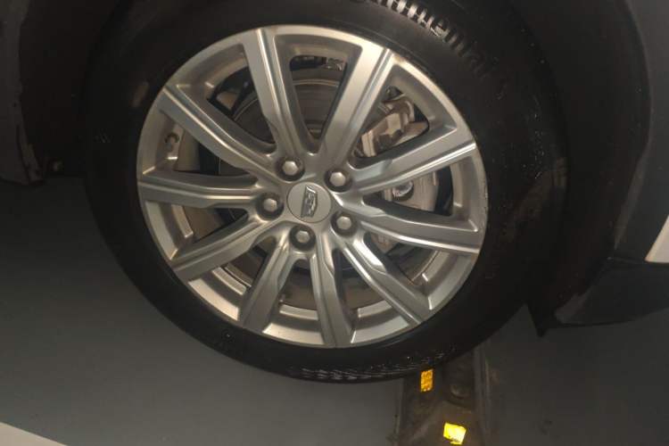 Used Cadillac XT4 2020 Revised Version 28T Two-Wheel Drive Leading Edition Right Front Wheel Hub