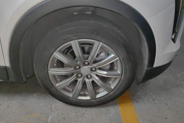 Used Cadillac XT4 2020 Revised Version 28T Two-Wheel Drive Leading Edition Right Front Wheel Hub