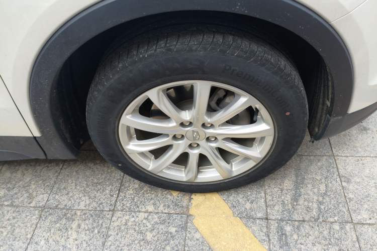 Used Cadillac XT4 2020 Revised Version 28T Two-Wheel Drive Tech Edition Right Front Wheel Hub
