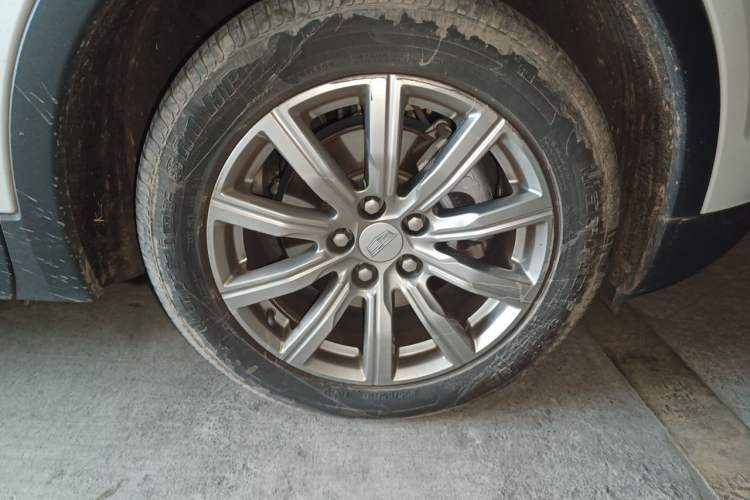 Used Cadillac XT4 2020 28T Four-Wheel Drive Leading Edition Right Front Wheel Hub