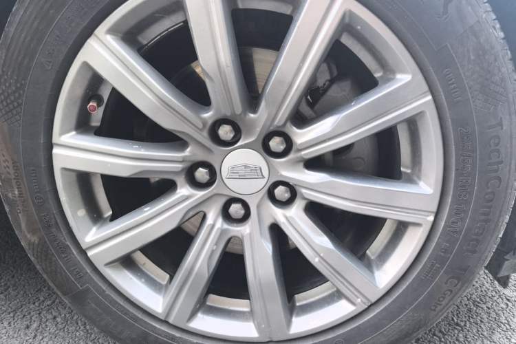 Used Cadillac XT4 2020 28T Two-Wheel-Drive Leading Version Right Front Wheel Hub
