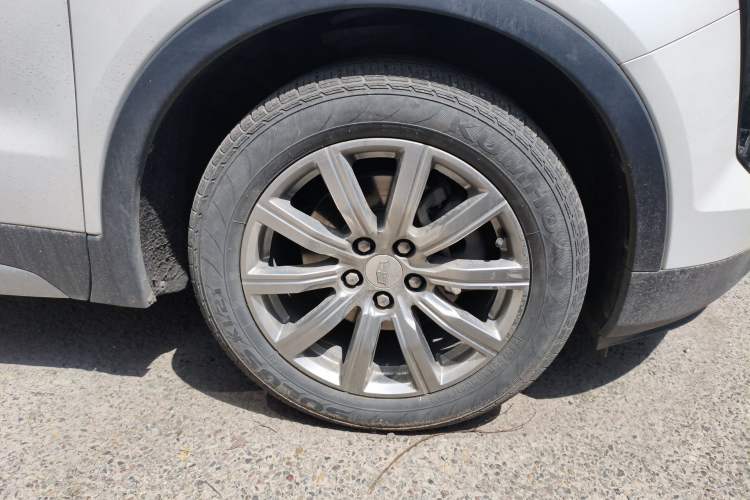 Used Cadillac XT4 2020 28T Two-Wheel-Drive Leading Version Right Front Wheel Hub
