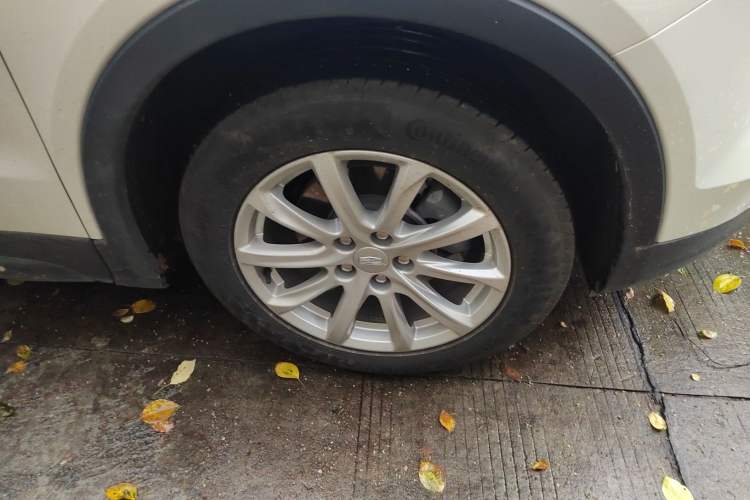 Used Cadillac XT4 2020 28T Two-Wheel Drive Tech Version Right Front Wheel Hub