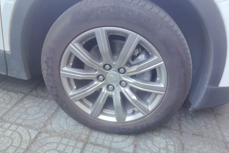 Used Cadillac XT4 2020 Revised Version 28T Two-Wheel Drive Leading Edition Right Front Wheel Hub