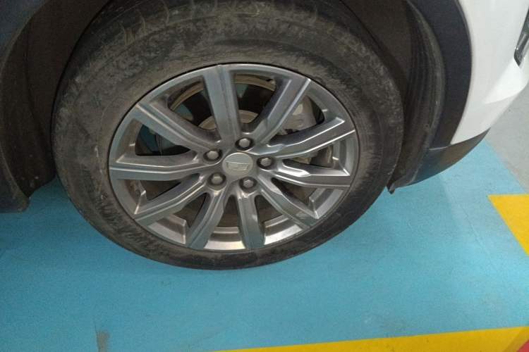 Used Cadillac XT4 2020 28T Two-Wheel-Drive Leading Version Right Front Wheel Hub