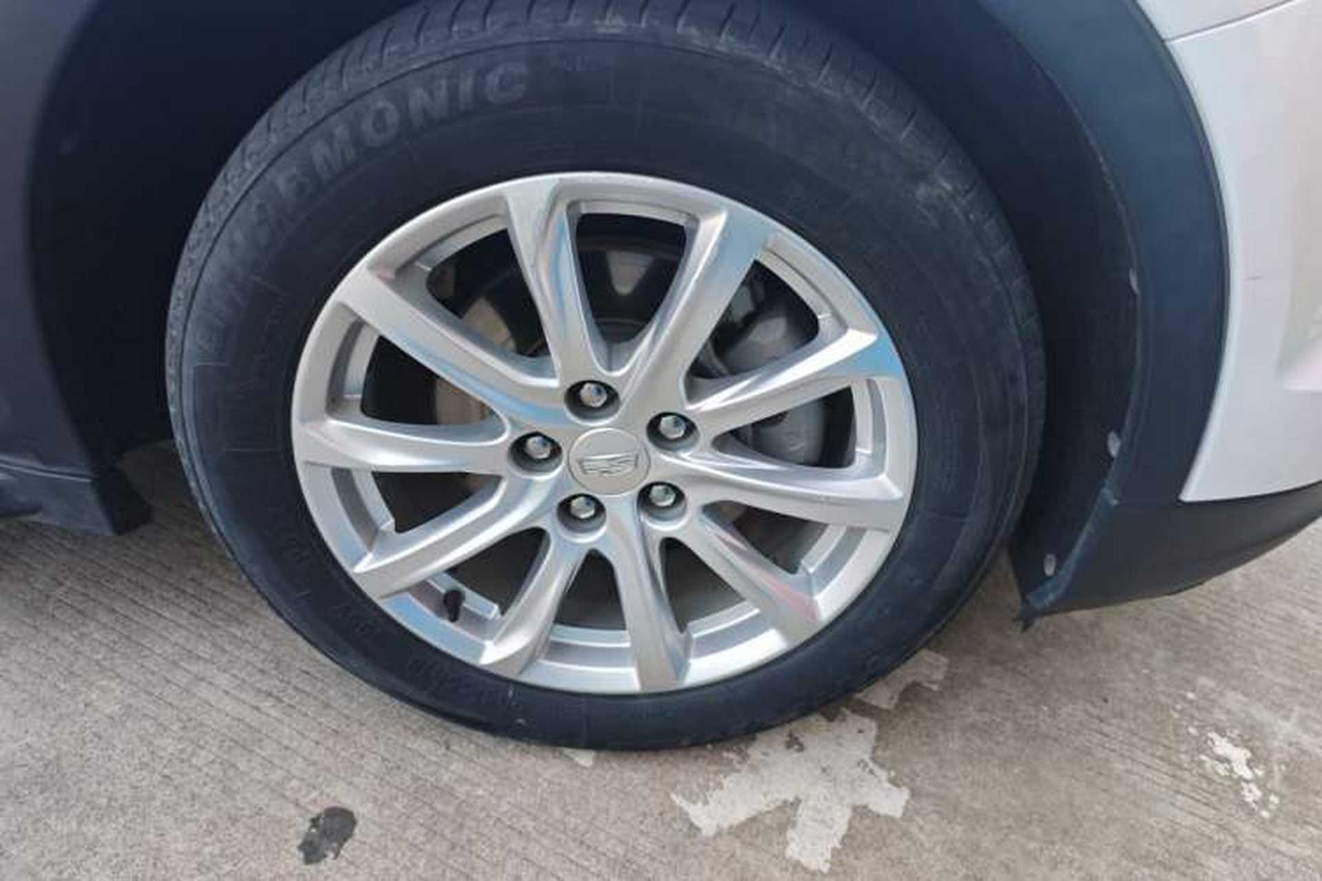 Used Cadillac XT4 2020 Revised Version 28T Two-Wheel Drive Tech Edition Right Front Wheel Hub