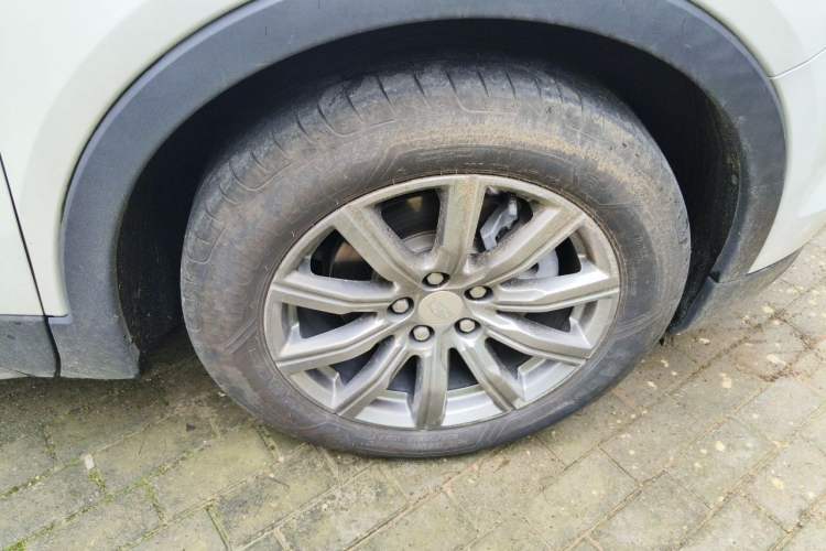Used Cadillac XT4 2020 28T Two-Wheel-Drive Luxury Version Right Front Wheel Hub