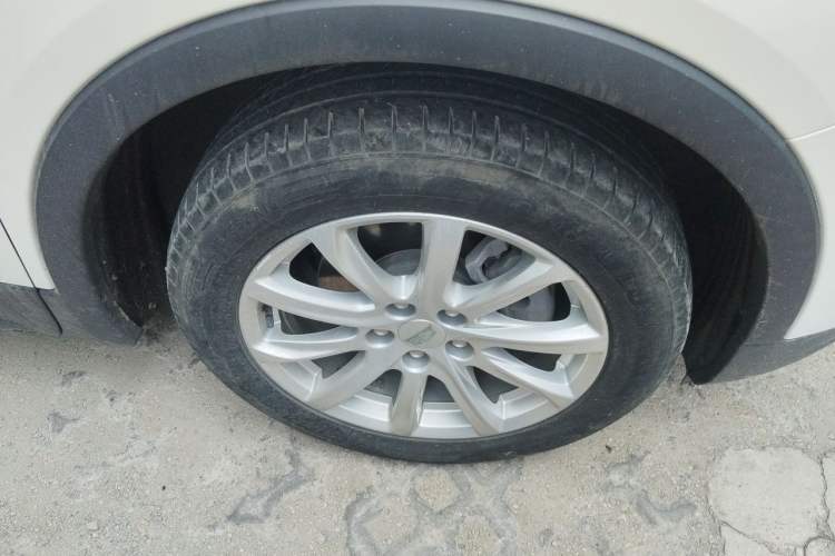 Used Cadillac XT4 2020 28T Two-Wheel Drive Tech Version Right Front Wheel Hub