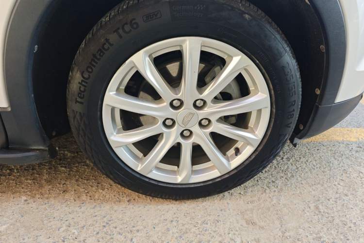 Used Cadillac XT4 2020 Revised Version 28T Two-Wheel Drive Tech Edition Right Front Wheel Hub