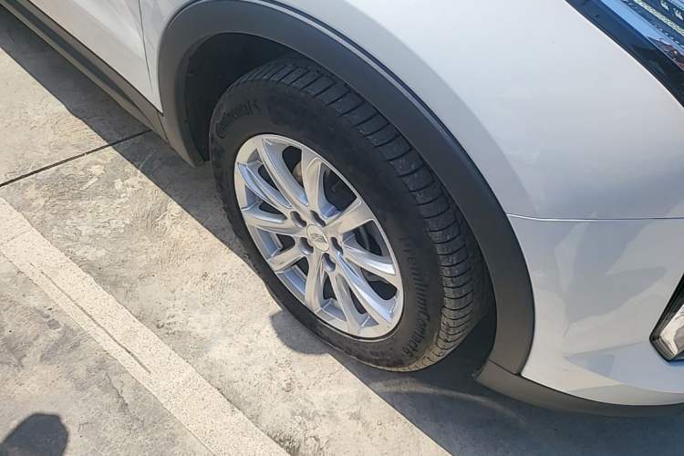 Used Cadillac XT4 2020 Revised Version 28T Two-Wheel Drive Tech Edition Right Front Wheel Hub
