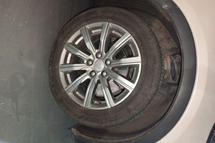 Used Cadillac XT4 2020 Revised Version 28T Two-Wheel Drive Leading Edition Right Front Wheel Hub