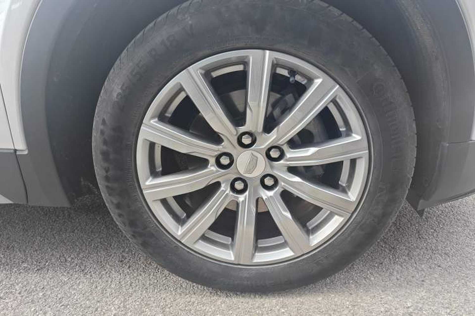 Used Cadillac XT4 2020 28T Two-Wheel-Drive Leading Version Right Front Wheel Hub