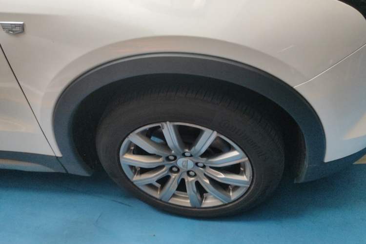 Used Cadillac XT4 2020 28T Two-Wheel-Drive Leading Version Right Front Wheel Hub