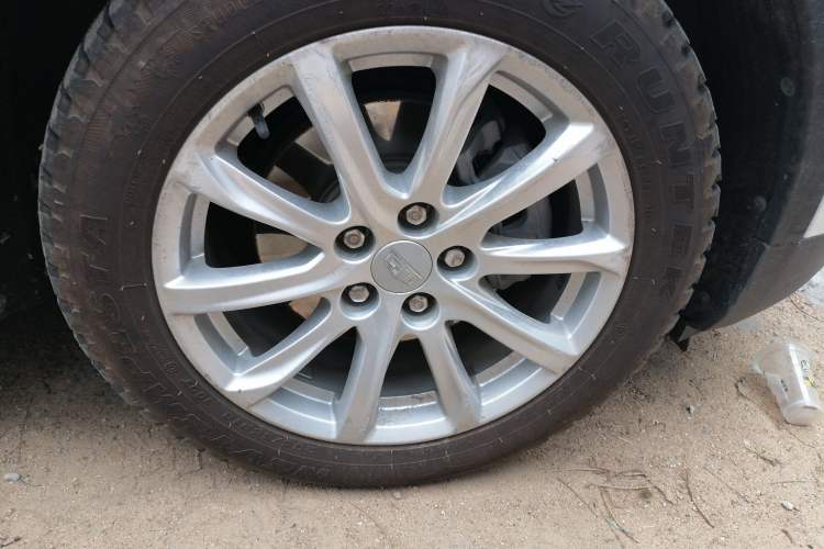 Used Cadillac XT4 2020 Revised Version 28T Two-Wheel Drive Tech Edition Right Front Wheel Hub