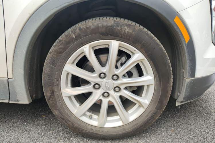 Used Cadillac XT4 2020 Revised Version 28T Two-Wheel Drive Tech Edition Right Front Wheel Hub