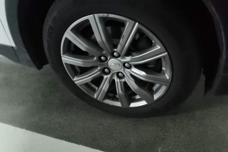 Used Cadillac XT4 2020 Revised Version 28T Two-Wheel Drive Luxury Edition Right Front Wheel Hub