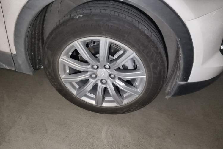Used Cadillac XT4 2020 Revised Version 28T Two-Wheel Drive Leading Edition Right Front Wheel Hub