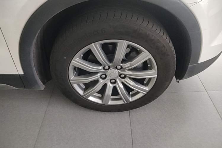 Used Cadillac XT4 2020 28T Two-Wheel-Drive Leading Version Right Front Wheel Hub