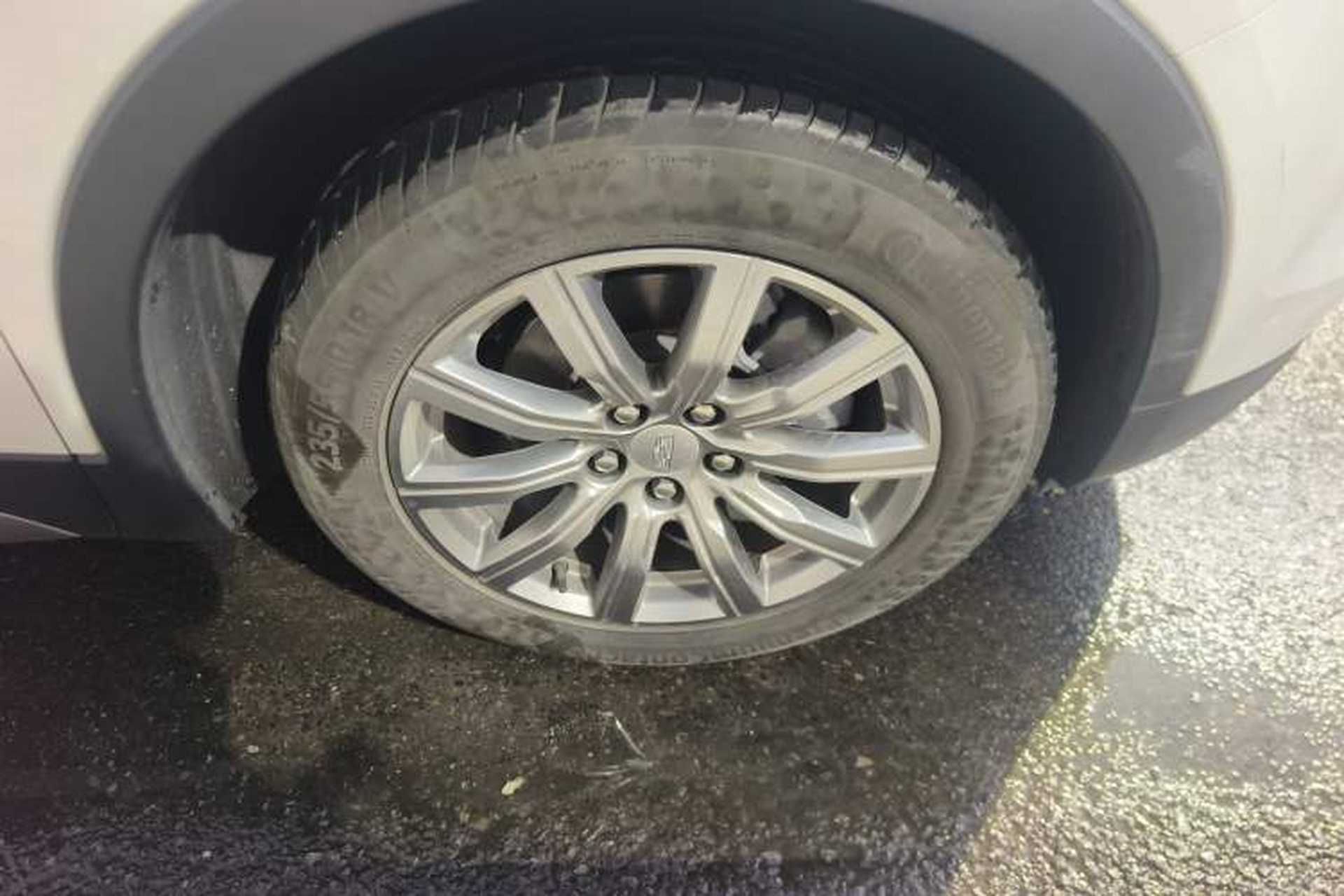 Used Cadillac XT4 2020 28T Two-Wheel-Drive Leading Version Right Front Wheel Hub