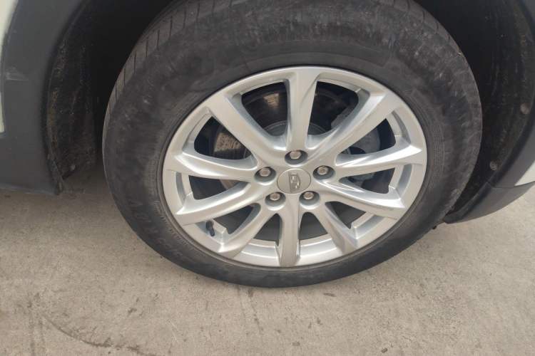Used Cadillac XT4 2020 Revised Version 28T Two-Wheel Drive Tech Edition Right Front Wheel Hub