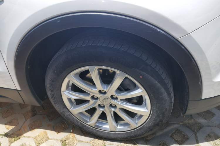 Used Cadillac XT4 2020 Revised Version 28T Two-Wheel Drive Tech Edition Right Front Wheel Hub