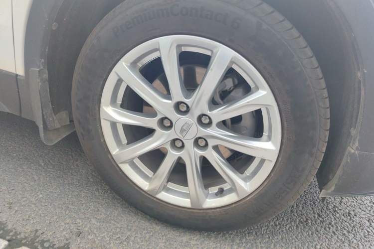 Used Cadillac XT4 2020 28T Two-Wheel Drive Tech Version Right Front Wheel Hub