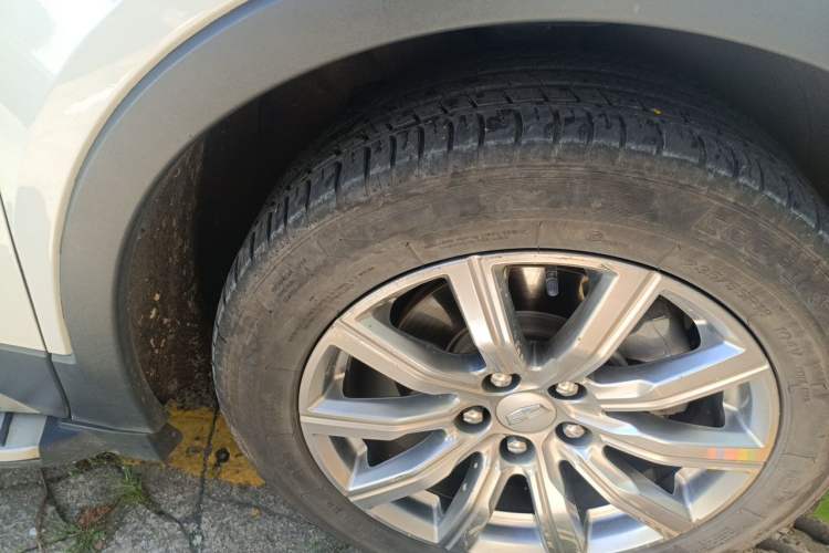 Used Cadillac XT4 2020 Revised Version 28T Two-Wheel Drive Leading Edition Right Front Wheel Hub