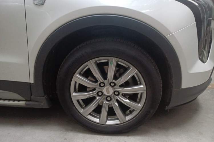 Used Cadillac XT4 2020 Revised Version 28T Two-Wheel Drive Leading Edition Right Front Wheel Hub