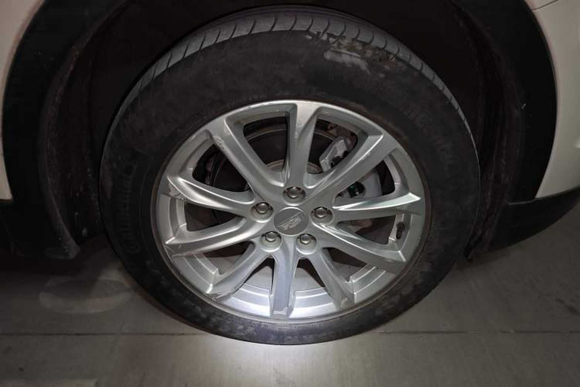Used Cadillac XT4 2020 Revised Version 28T Two-Wheel Drive Tech Edition Right Front Wheel Hub