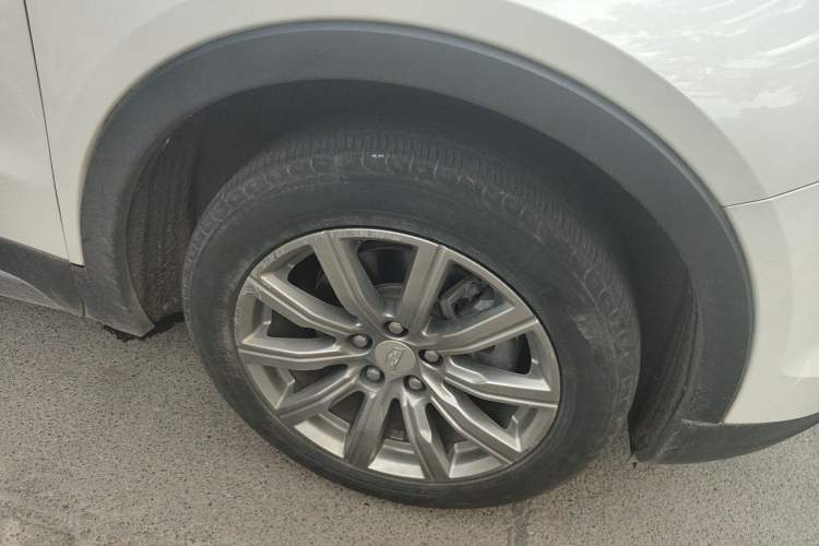 Used Cadillac XT4 2020 28T Two-Wheel-Drive Leading Version Right Front Wheel Hub