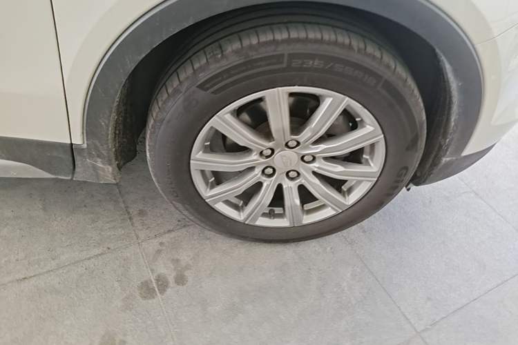 Used Cadillac XT4 2020 Revised Version 28T Two-Wheel Drive Leading Edition Right Front Wheel Hub