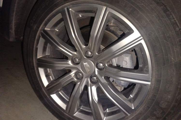 Used Cadillac XT4 2020 28T Two-Wheel-Drive Leading Version Right Front Wheel Hub