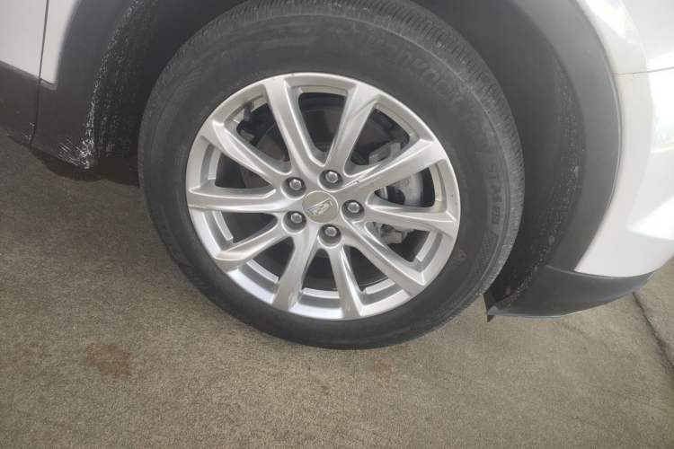 Used Cadillac XT4 2020 28T Two-Wheel Drive Tech Version Right Front Wheel Hub