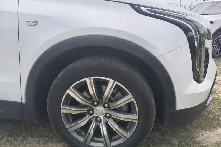 Used Cadillac XT4 2020 28T Four-Wheel Drive Leading Edition Right Front Wheel Hub